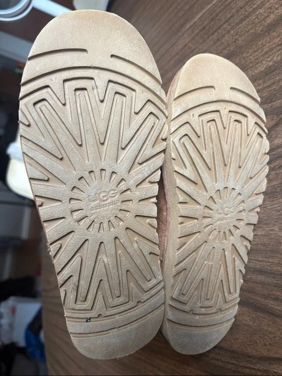 UGG Size 7 Australia Bailey Button Triplet Boots Chestnut Suede Sheepskin - Picture 7 of 7